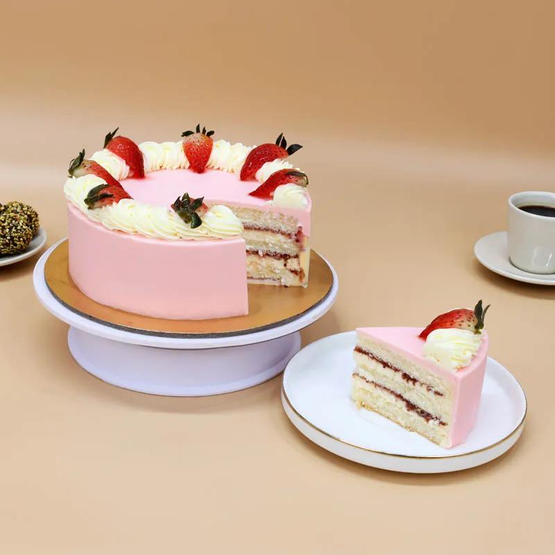 Classic Strawberry Cake 4 Portion