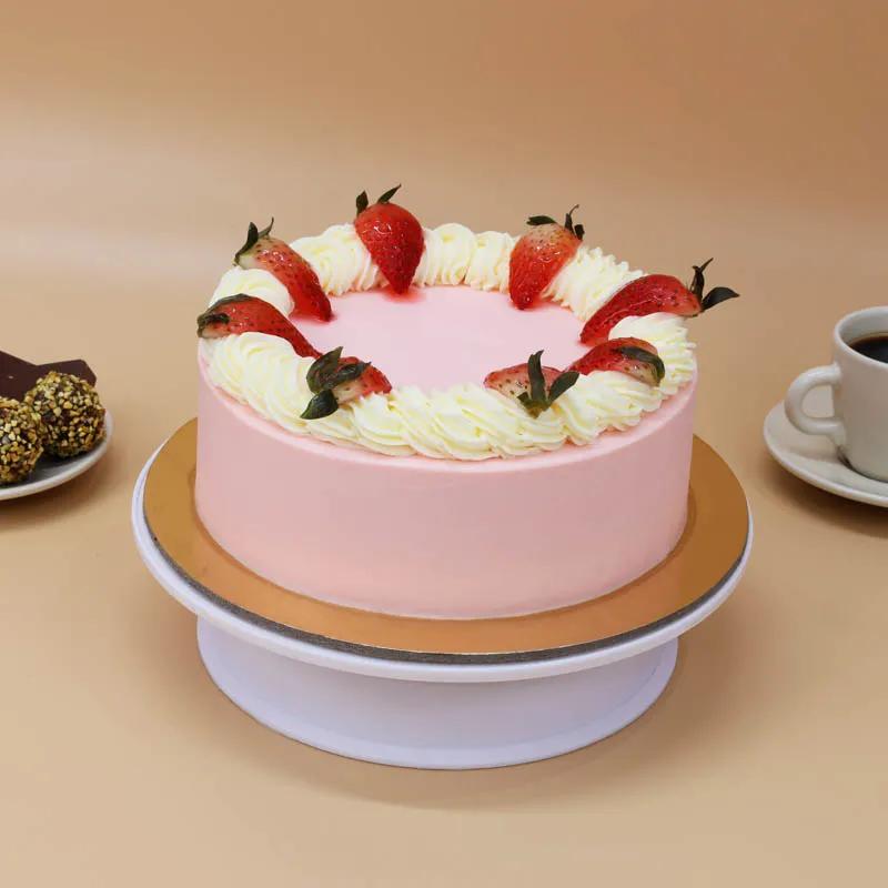 Classic Strawberry Cake 4 Portion