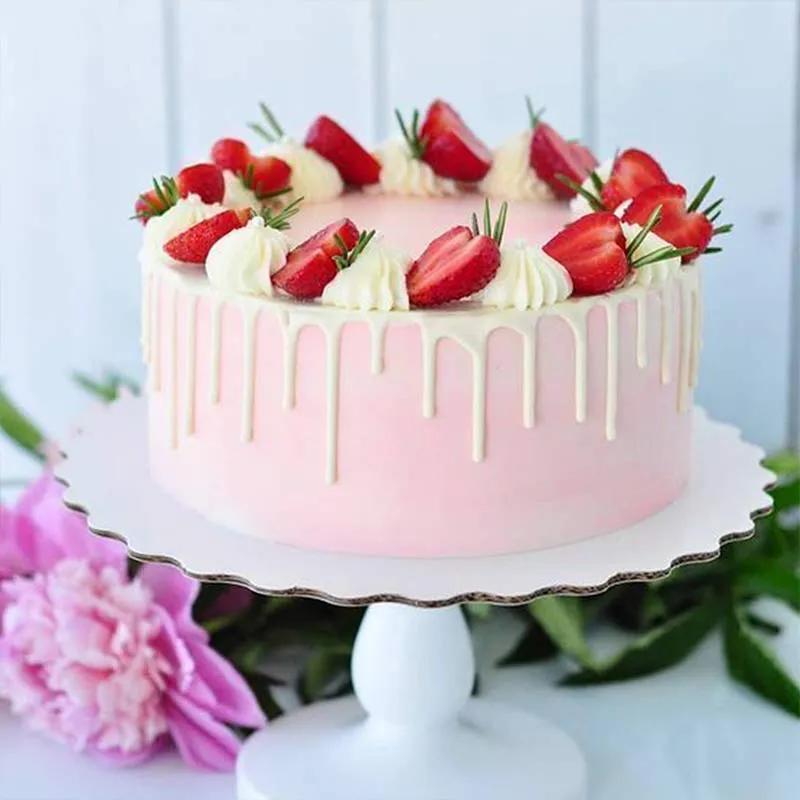 Elegant Strawberry Cake 4 Portion