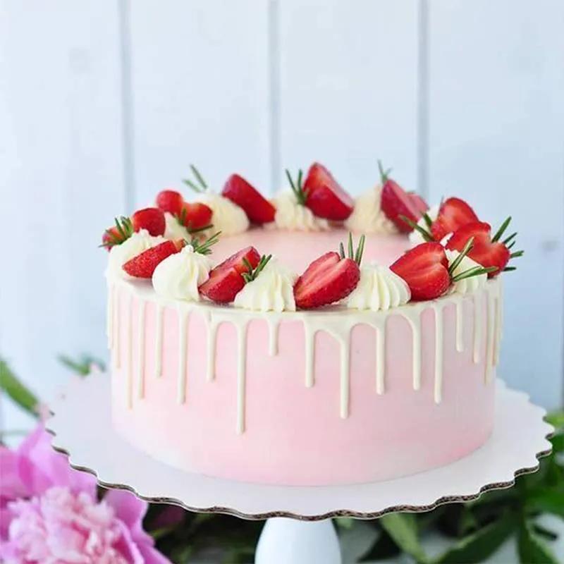 Elegant Strawberry Cake 4 Portion