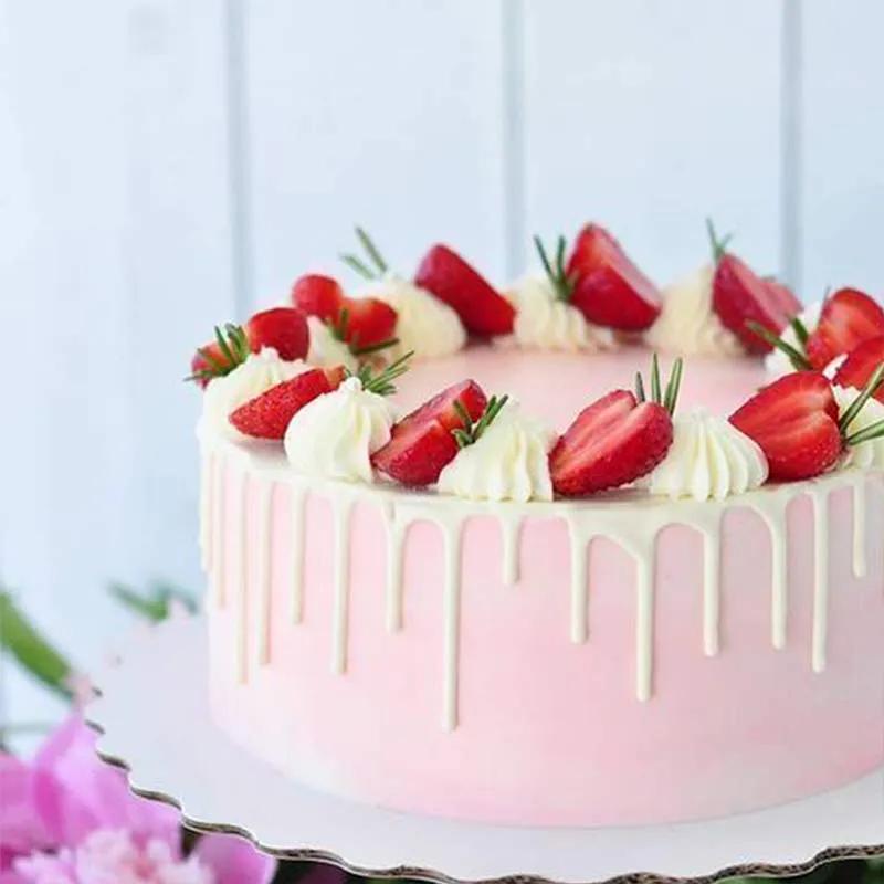 Elegant Strawberry Cake 4 Portion
