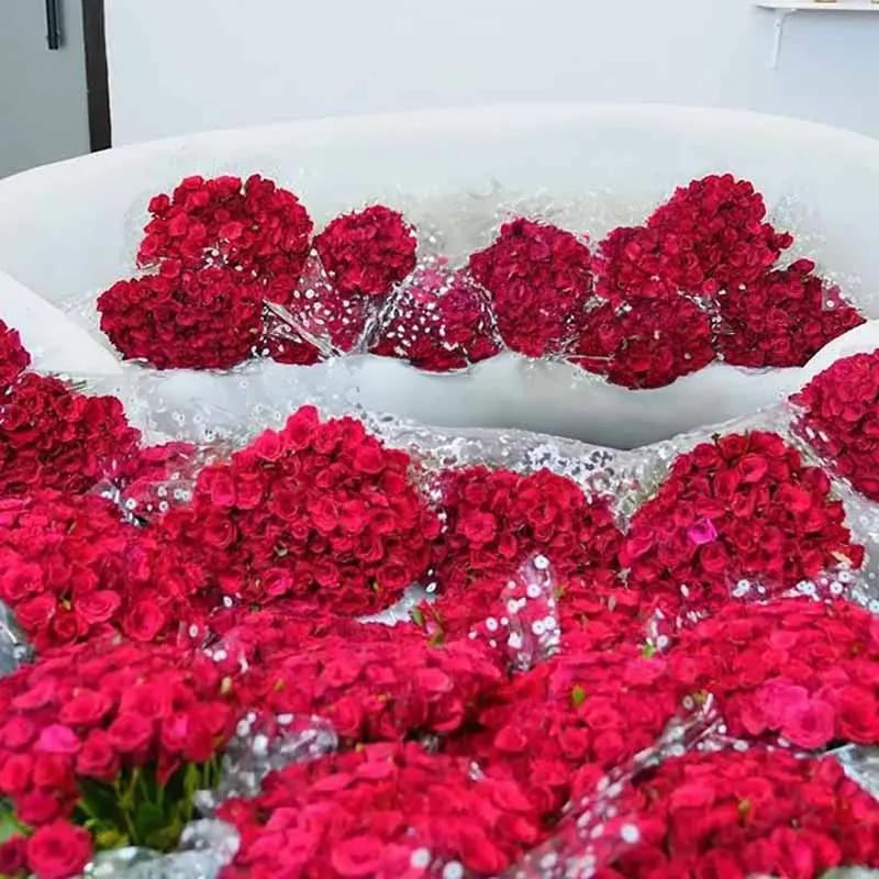 One and Only 1501 Red Roses