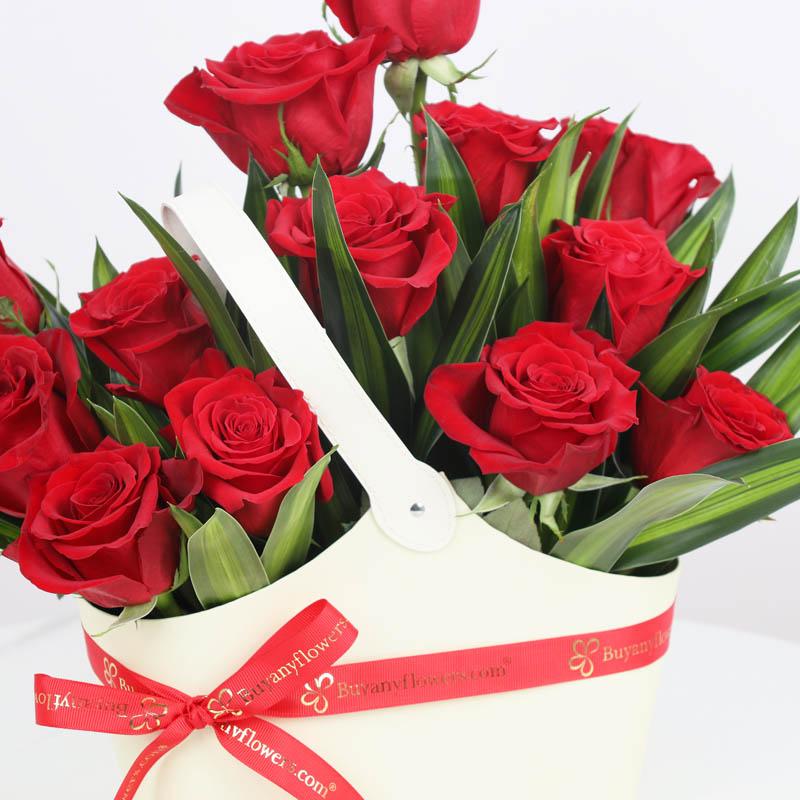 Present 15 Red Roses Box