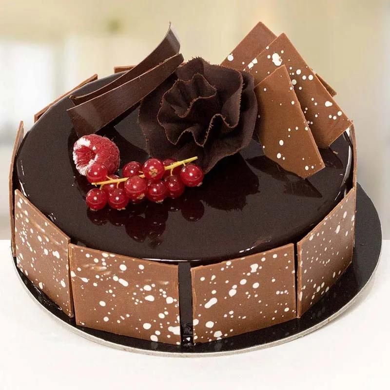 Red Roses Bouquet and Fudge Cake