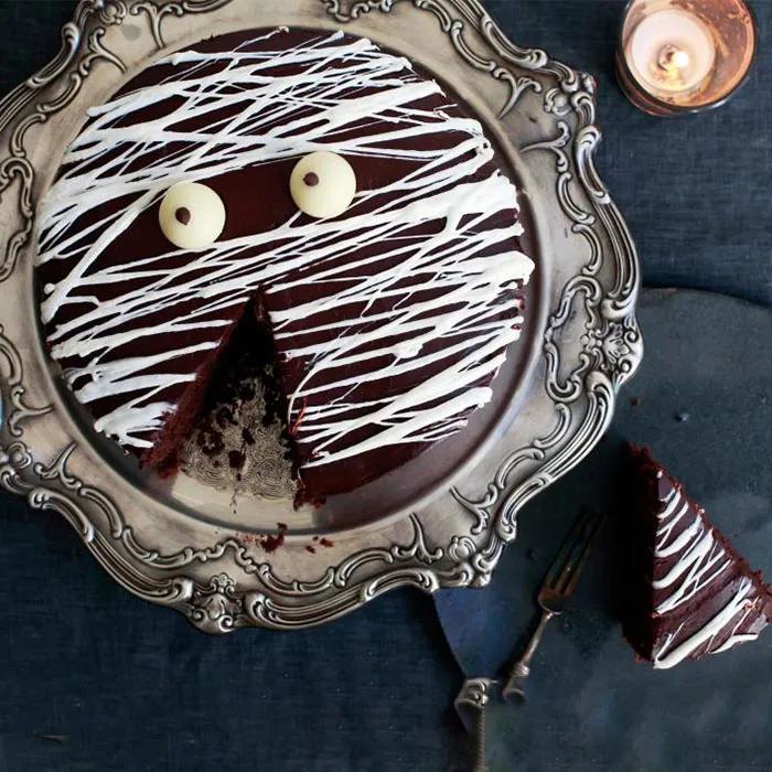 The Mummy Fudge Cake 4 Portion